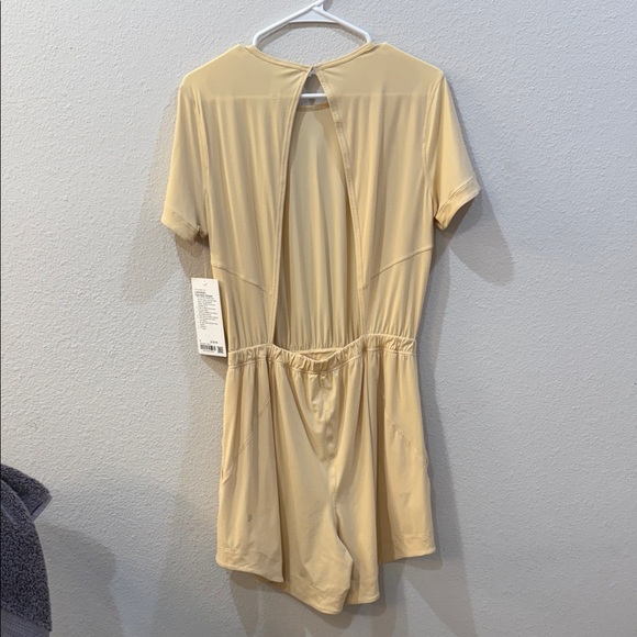Lululemon Butter Yellow Short Sleeve Romper - Size 8 - Picture 1 of 5
